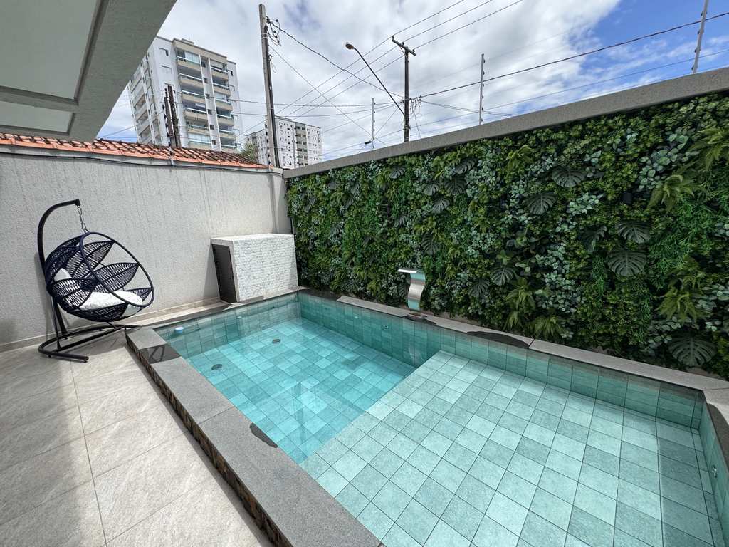 Sobrado em Praia Grande, no bairro Guilhermina