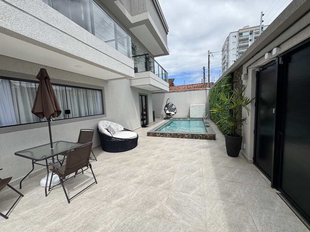 Sobrado em Praia Grande, no bairro Guilhermina