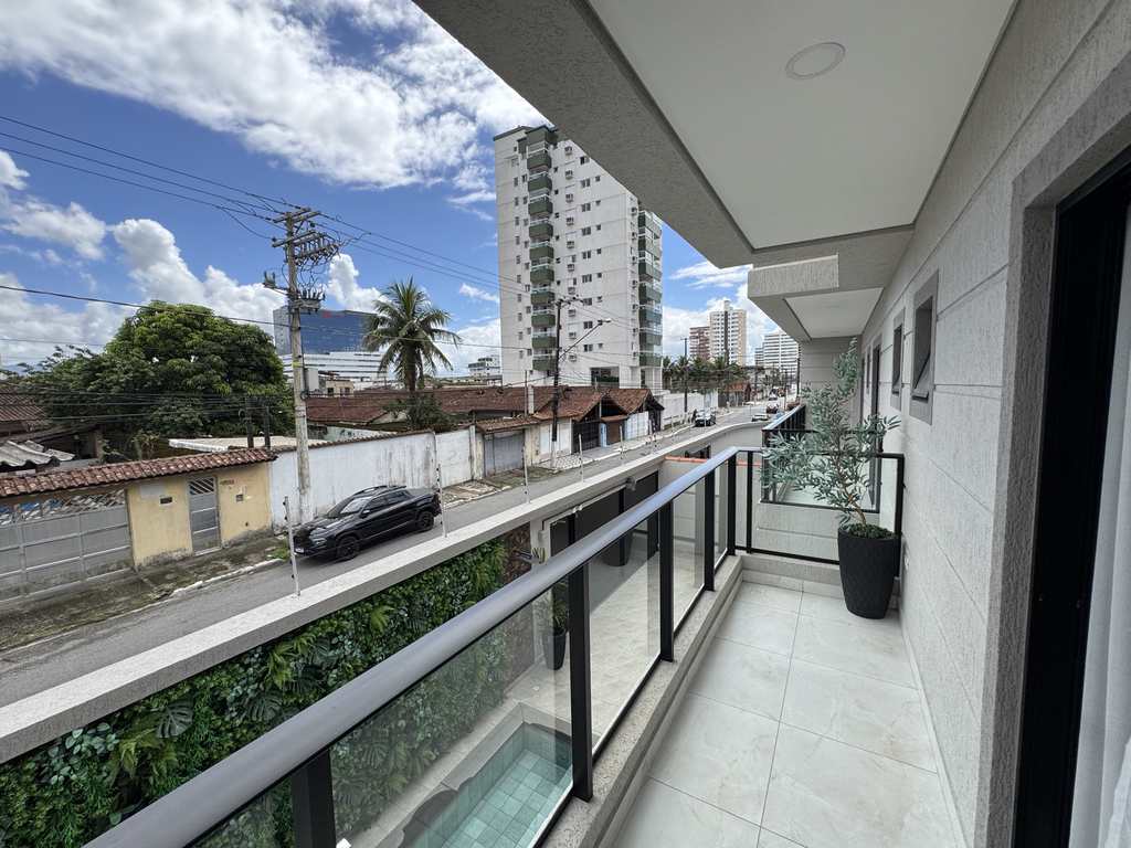 Sobrado em Praia Grande, no bairro Guilhermina