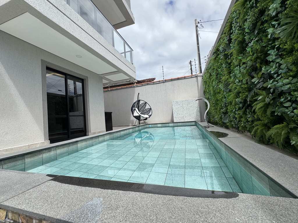 Sobrado em Praia Grande, no bairro Guilhermina