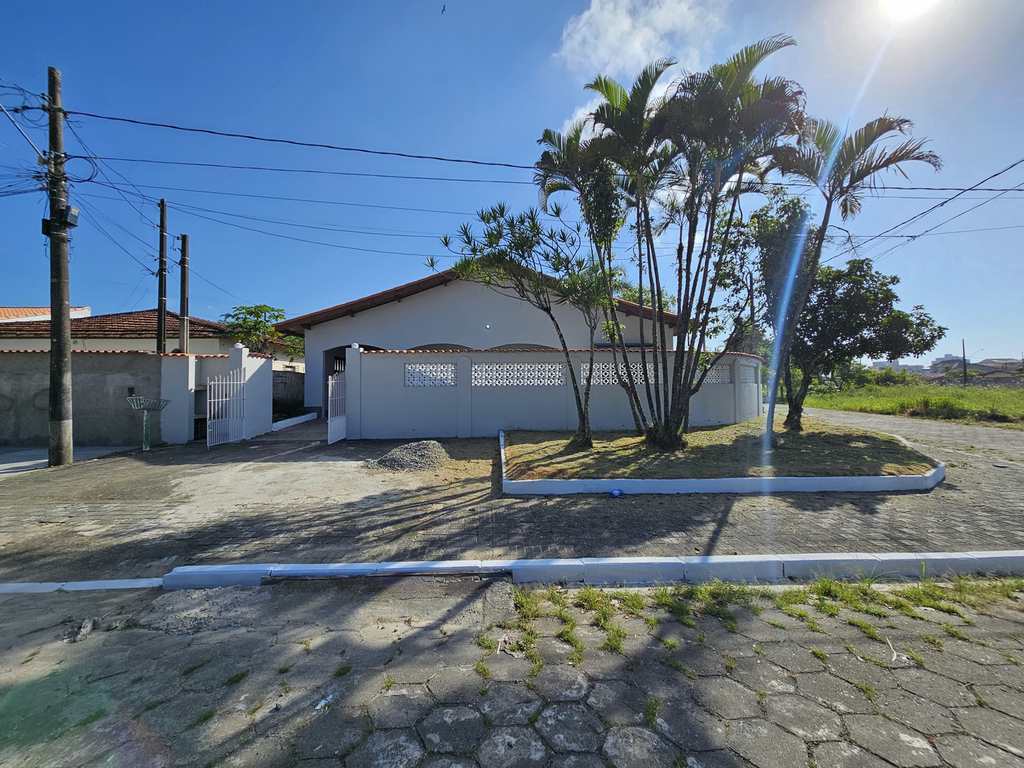 Casa em Mongaguá, no bairro Agenor de Campos
