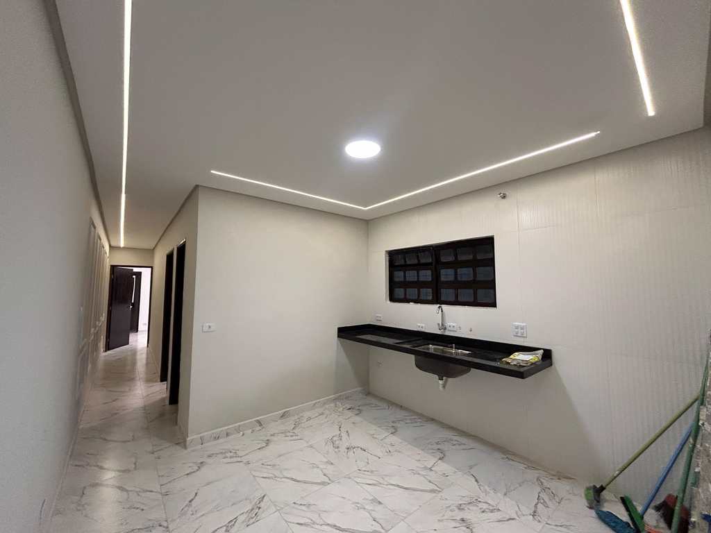 Casa em Praia Grande, no bairro Caiçara