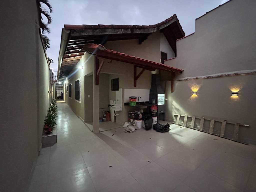 Casa em Praia Grande, no bairro Caiçara