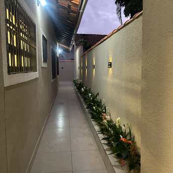 Casa em Praia Grande, bairro Caiçara