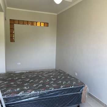 Kitnet em Praia Grande, bairro Boqueirão