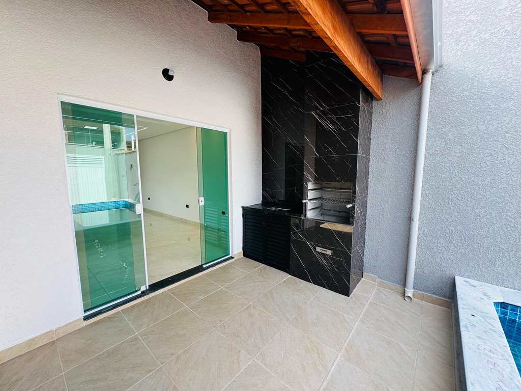 Casa em Itanhaém, no bairro Satélite