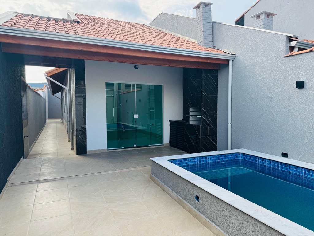 Casa em Itanhaém, no bairro Satélite