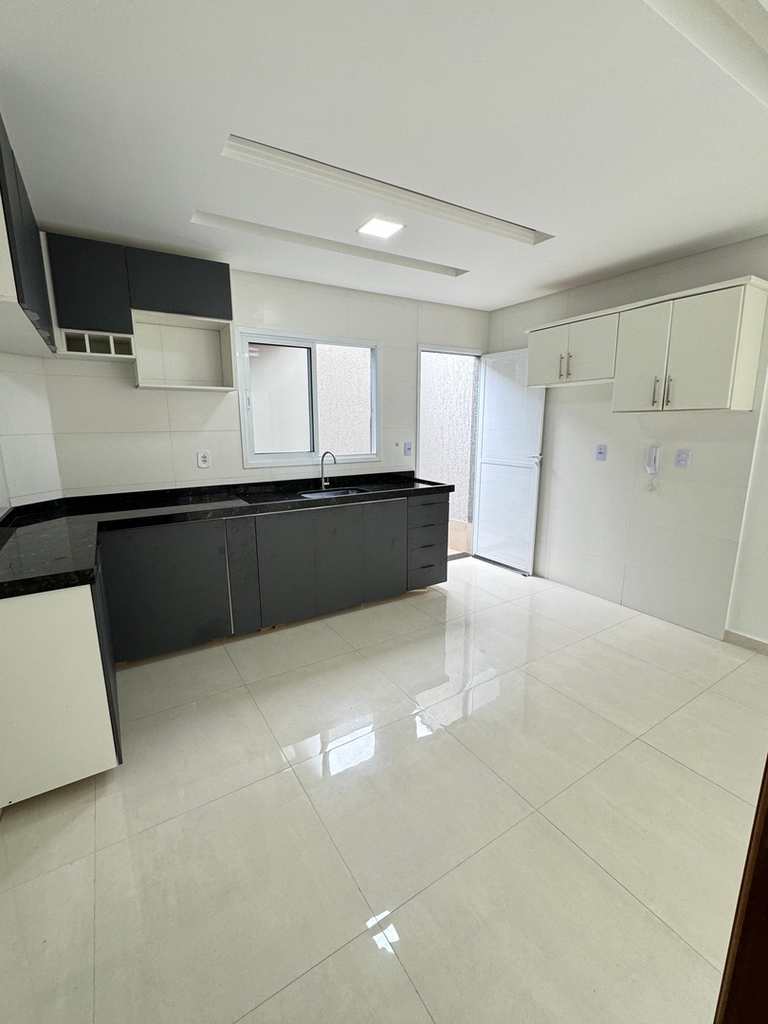 Casa em Praia Grande, no bairro Guilhermina