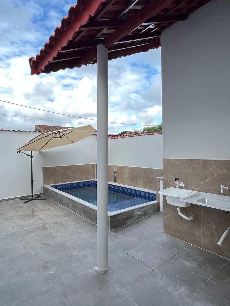 Casa em Mongaguá, no bairro Jardim Praia Grande