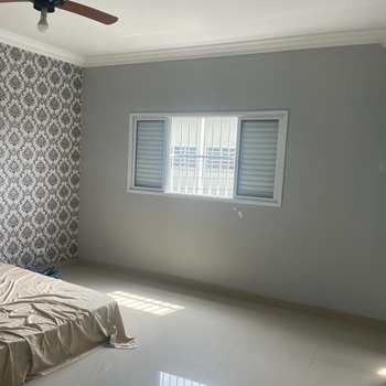 Casa em Praia Grande, bairro Tupiry