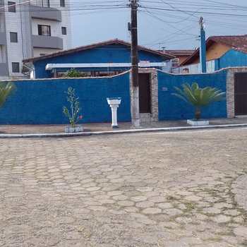 Casa em Mongaguá, bairro Balneário Regina Maria
