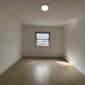 Kitnet em Praia Grande, bairro Boqueirão