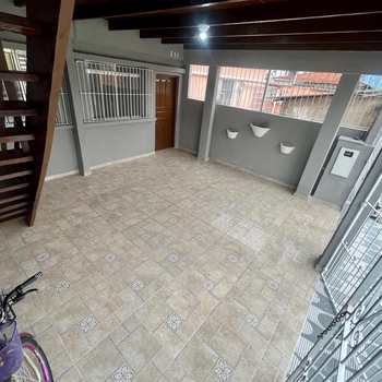 Casa em Praia Grande, bairro Caiçara