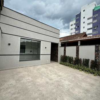 Casa em Praia Grande, bairro Boqueirão