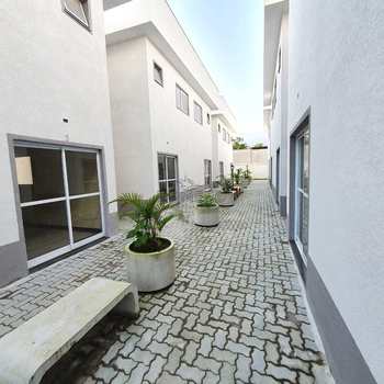 Casa em Caraguatatuba, bairro Tabatinga