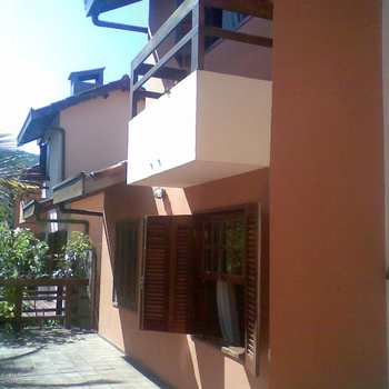 Sobrado em Atibaia, bairro Portão