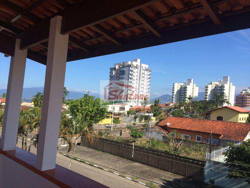 Sobrado em Caraguatatuba, no bairro Indaiá