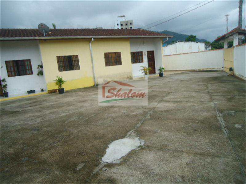Casa em Caraguatatuba, no bairro Martim de Sá
