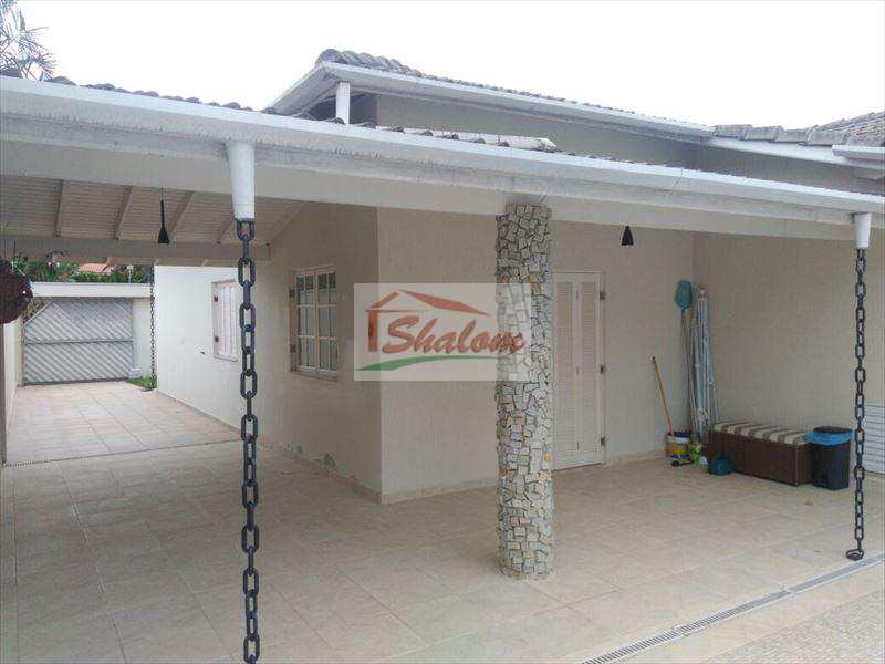 Casa em Caraguatatuba, no bairro Jardim Britânia