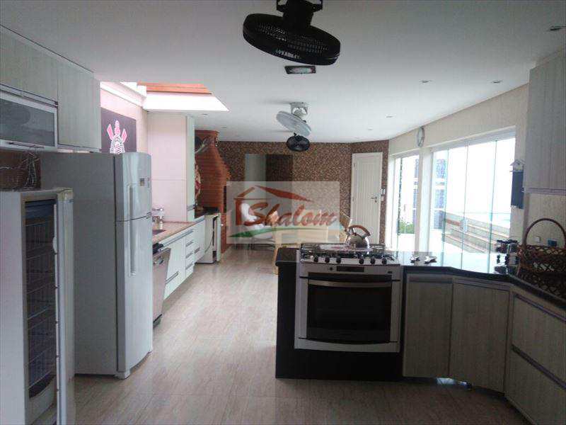 Casa em Caraguatatuba, no bairro Jardim Britânia