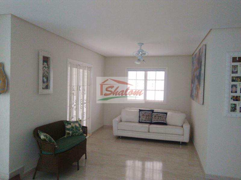 Casa em Caraguatatuba, no bairro Jardim Britânia