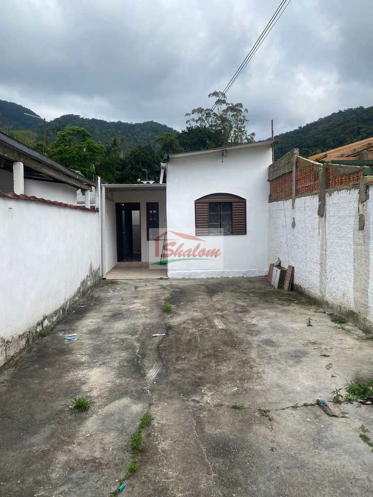 Casa em Caraguatatuba, no bairro Jaraguazinho
