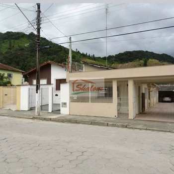 Casa em Caraguatatuba, bairro Centro