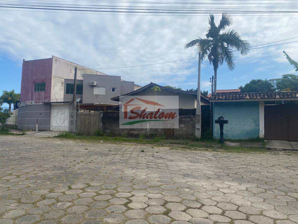Casa em Caraguatatuba, no bairro Jardim Terralão