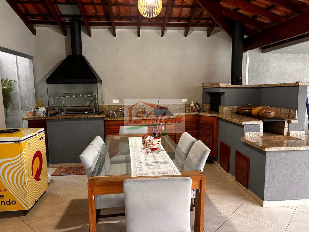 Casa em Caraguatatuba, no bairro Martim de Sá