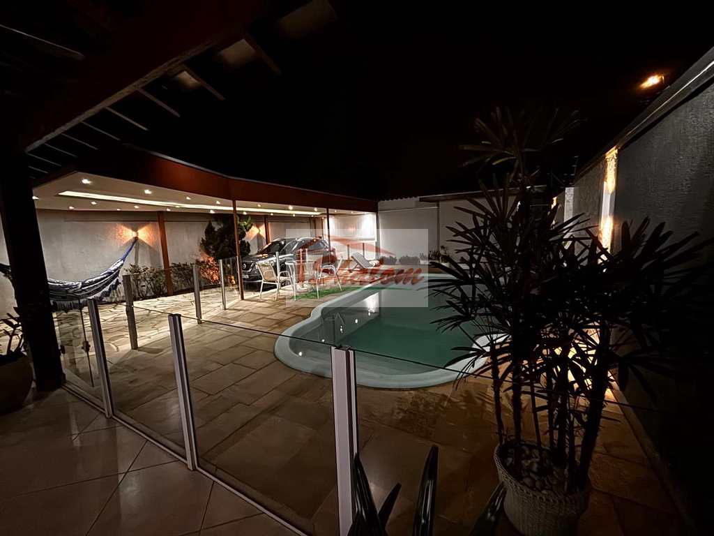 Casa em Caraguatatuba, no bairro Martim de Sá