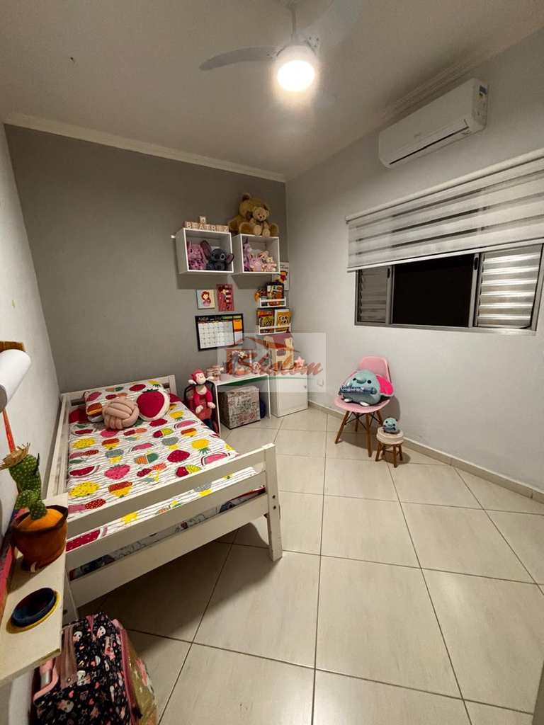 Casa em Caraguatatuba, no bairro Martim de Sá