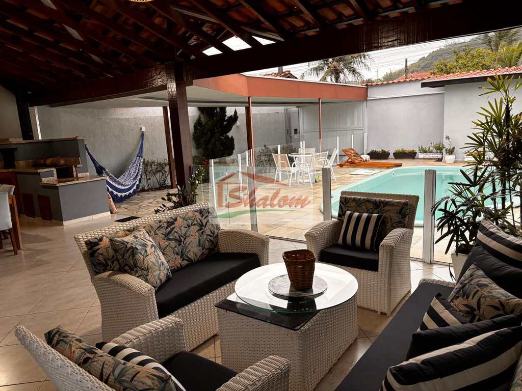 Casa em Caraguatatuba, no bairro Martim de Sá