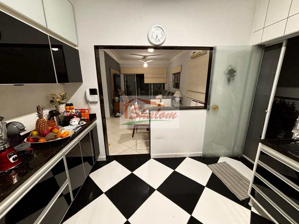 Casa em Caraguatatuba, no bairro Martim de Sá