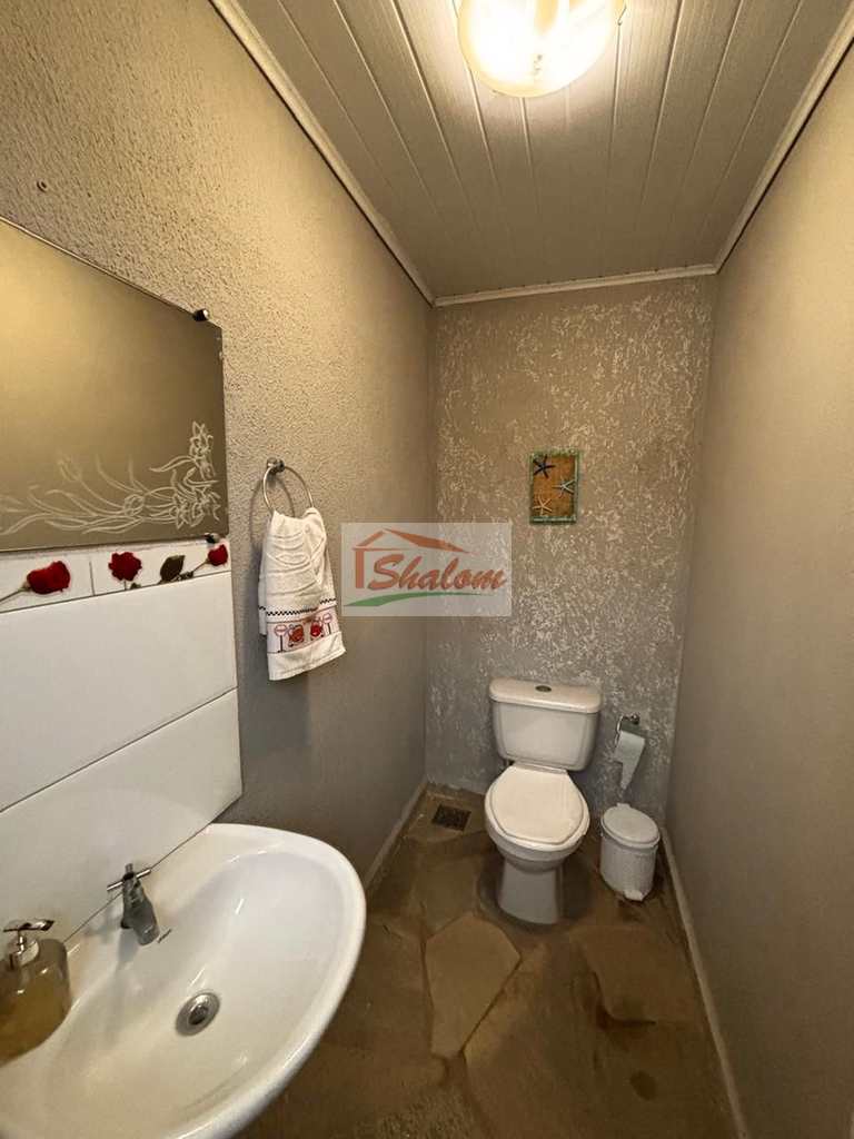 Casa em Caraguatatuba, no bairro Martim de Sá