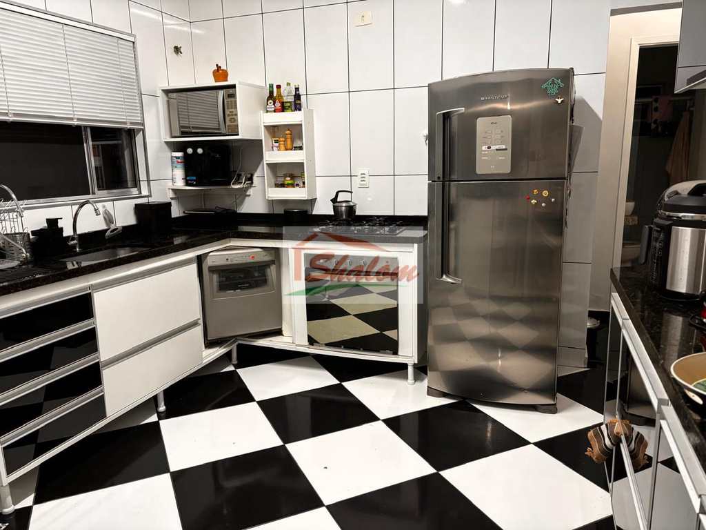 Casa em Caraguatatuba, no bairro Martim de Sá