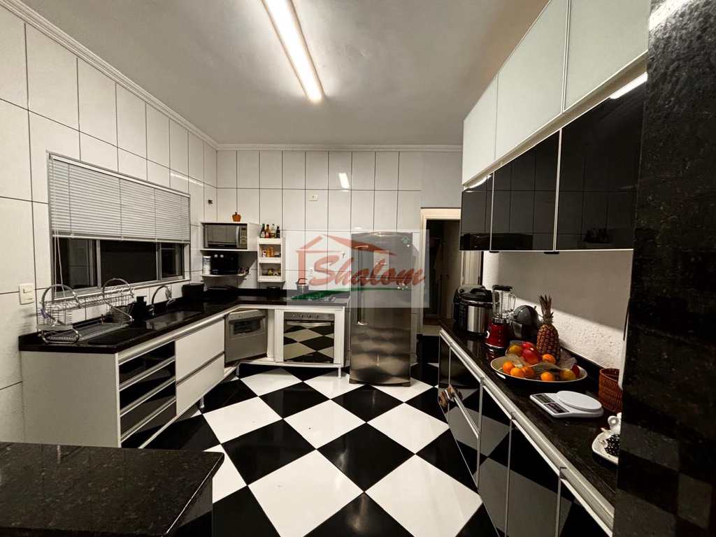 Casa em Caraguatatuba, no bairro Martim de Sá