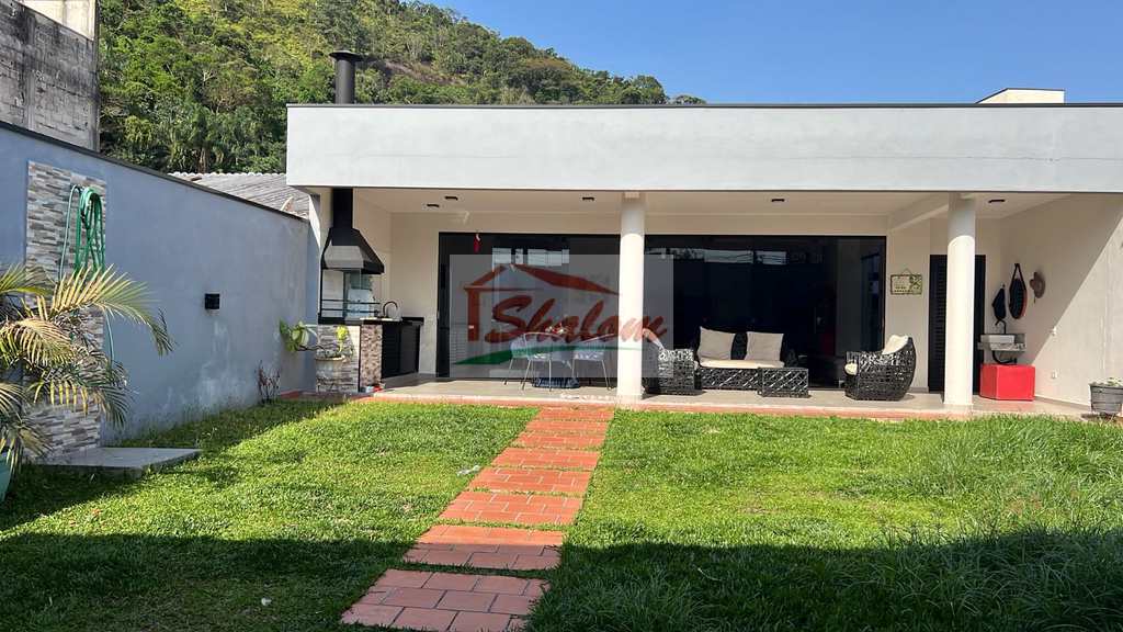 Casa em Caraguatatuba, no bairro Centro