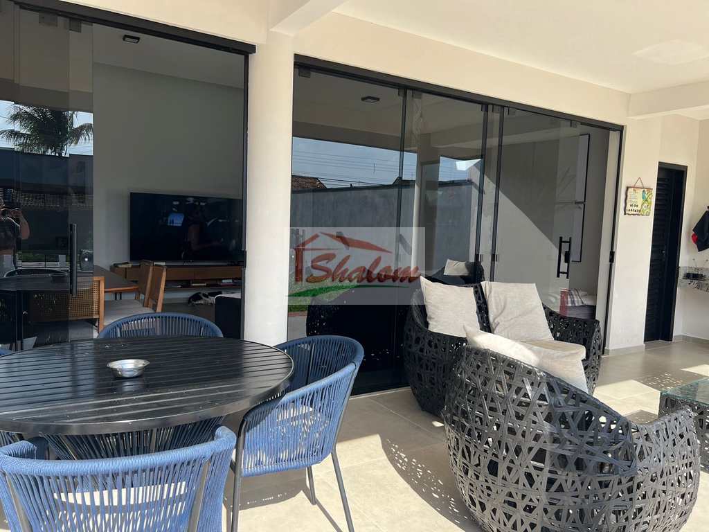 Casa em Caraguatatuba, no bairro Centro