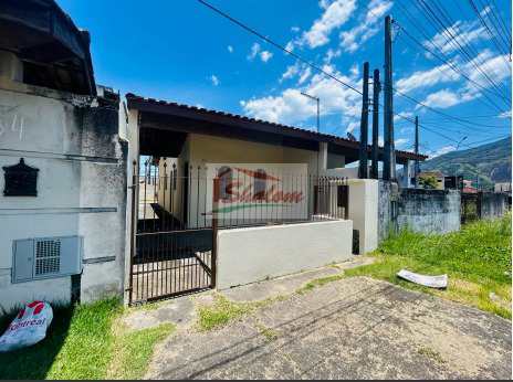 Casa em Caraguatatuba, no bairro Poiares