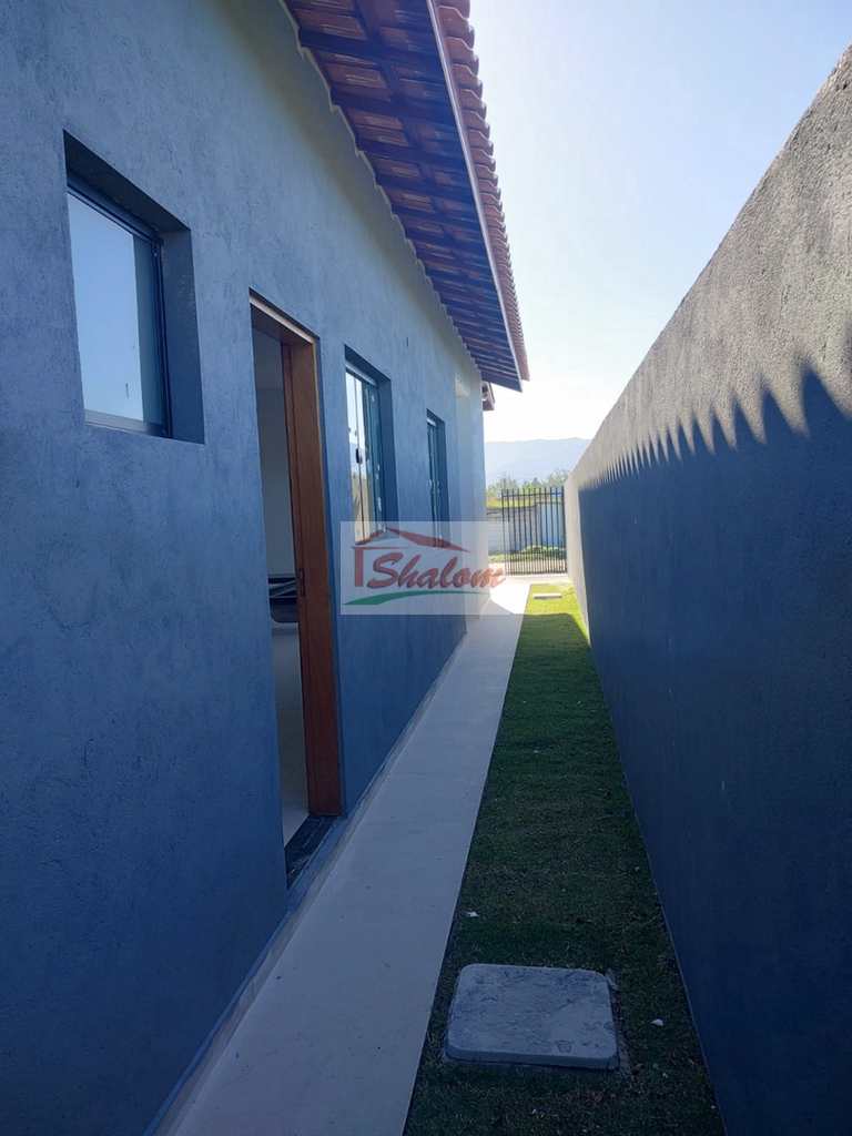 Casa em Caraguatatuba, no bairro Balneário dos Golfinhos