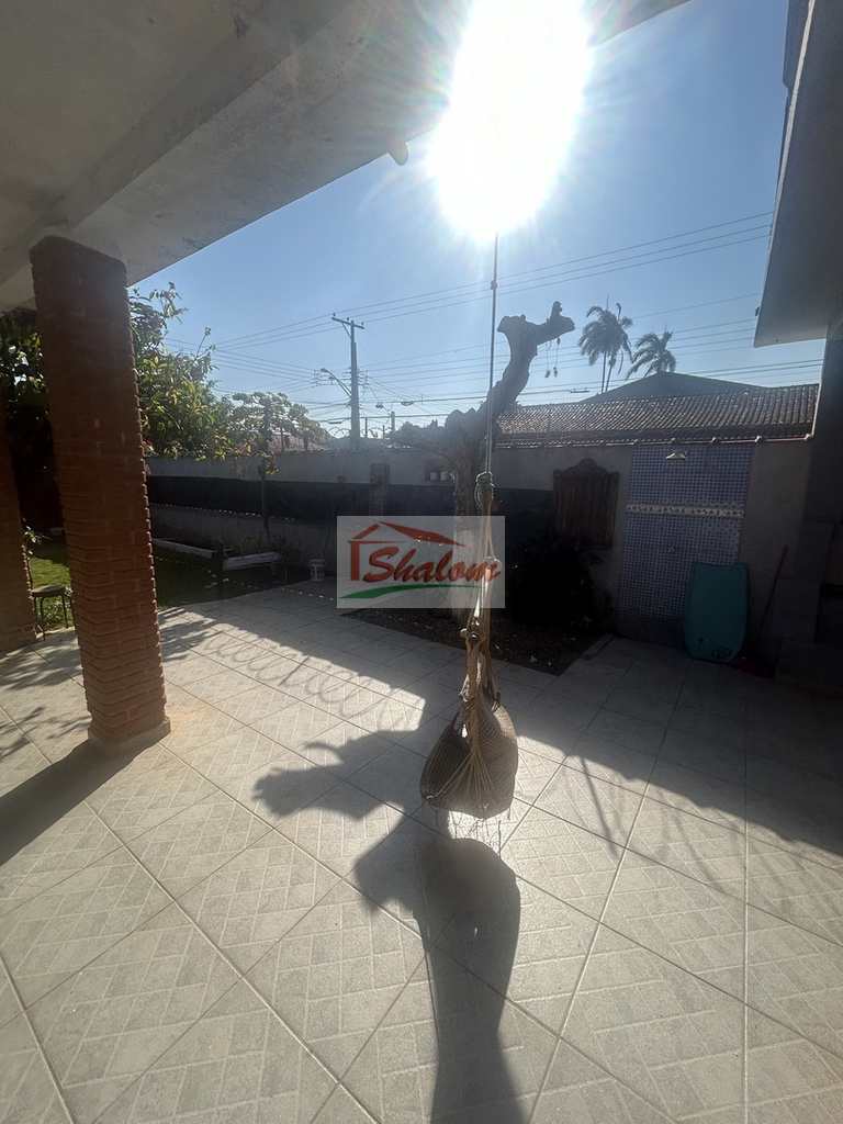 Casa em Caraguatatuba, no bairro Porto Novo