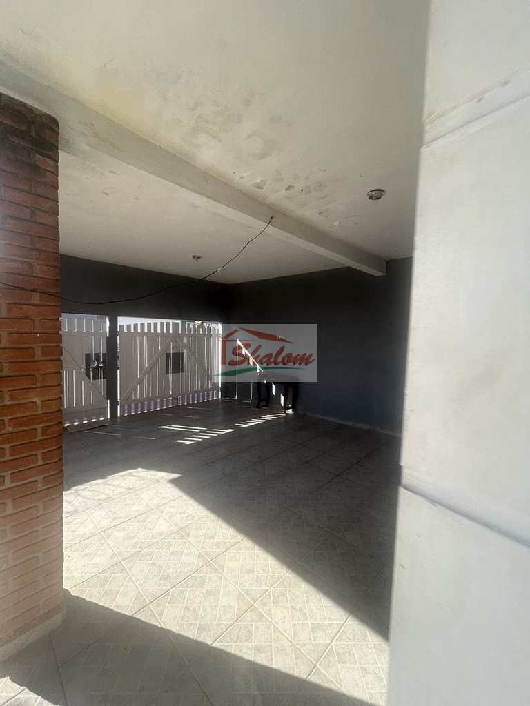 Casa em Caraguatatuba, no bairro Porto Novo
