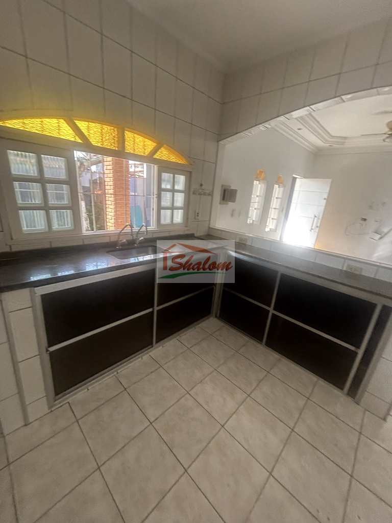Casa em Caraguatatuba, no bairro Porto Novo