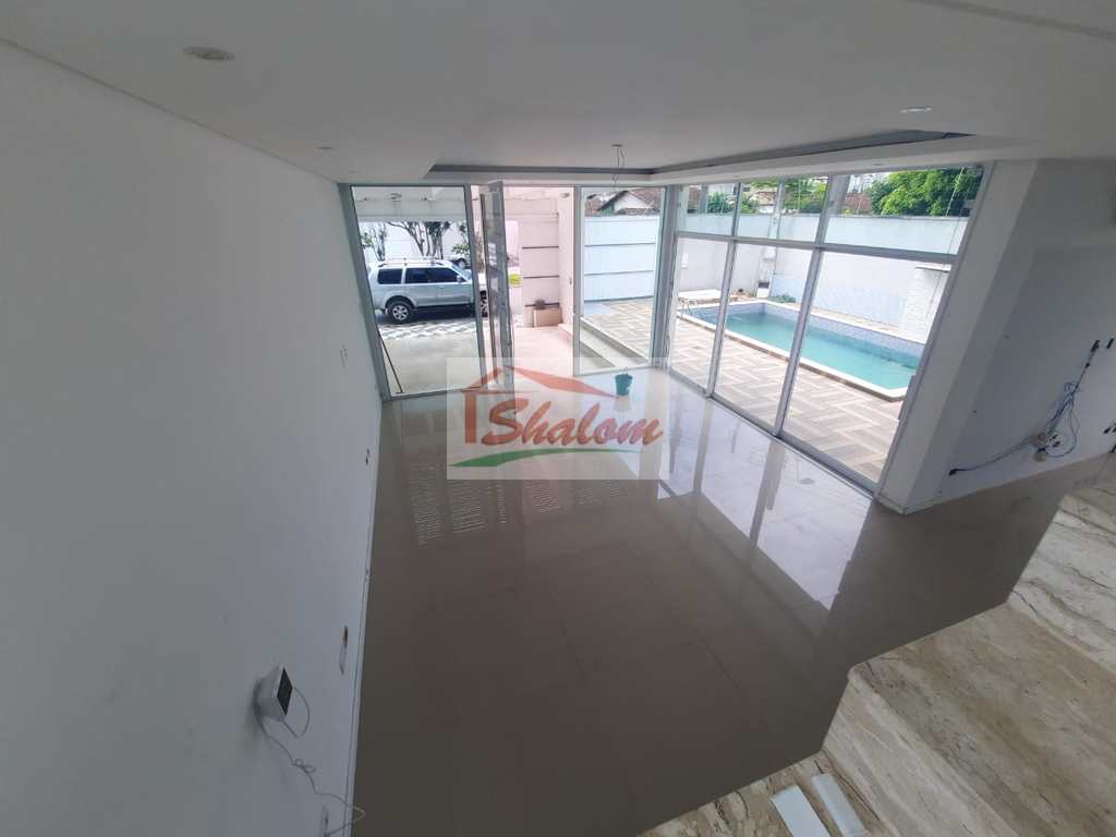 Casa em Caraguatatuba, no bairro Indaiá