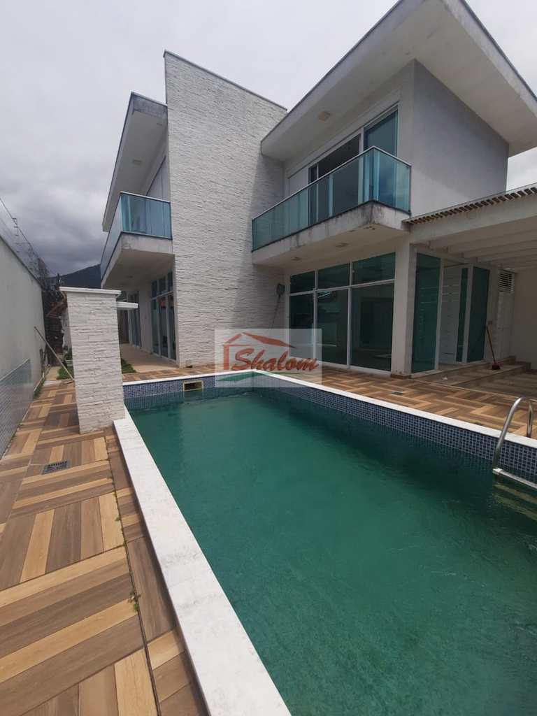 Casa em Caraguatatuba, no bairro Indaiá