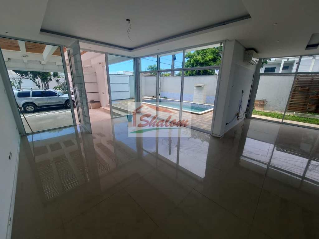 Casa em Caraguatatuba, no bairro Indaiá