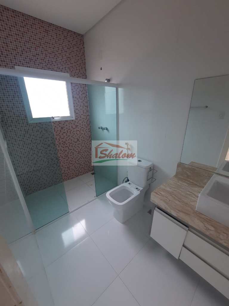 Casa em Caraguatatuba, no bairro Indaiá