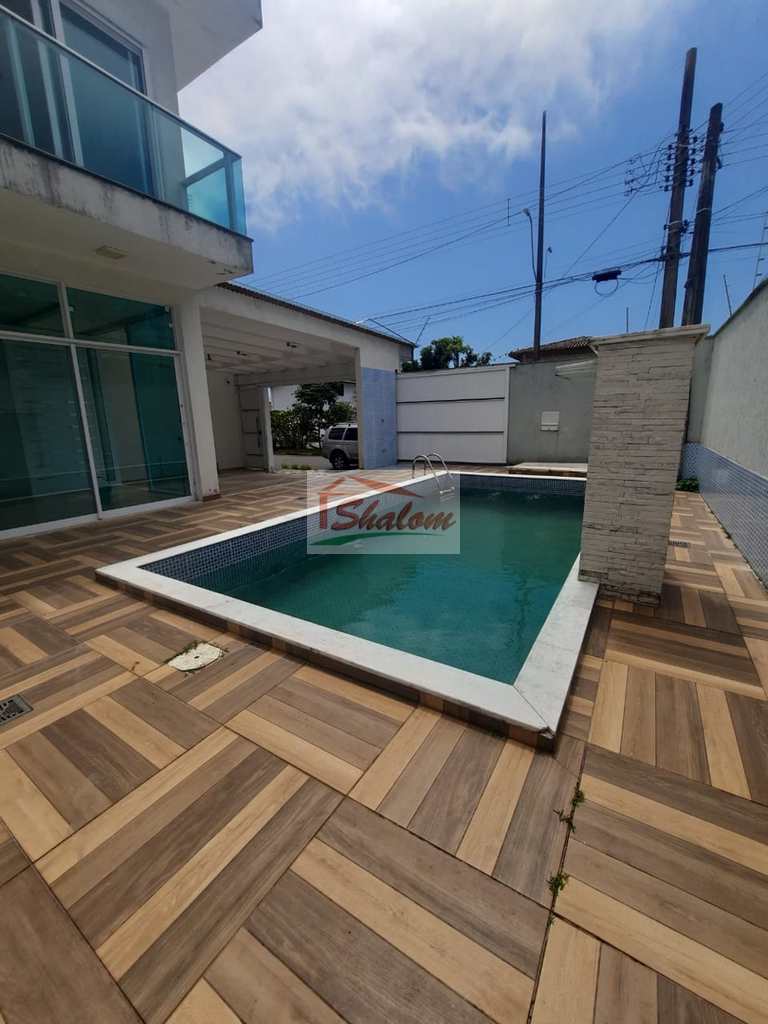 Casa em Caraguatatuba, no bairro Indaiá