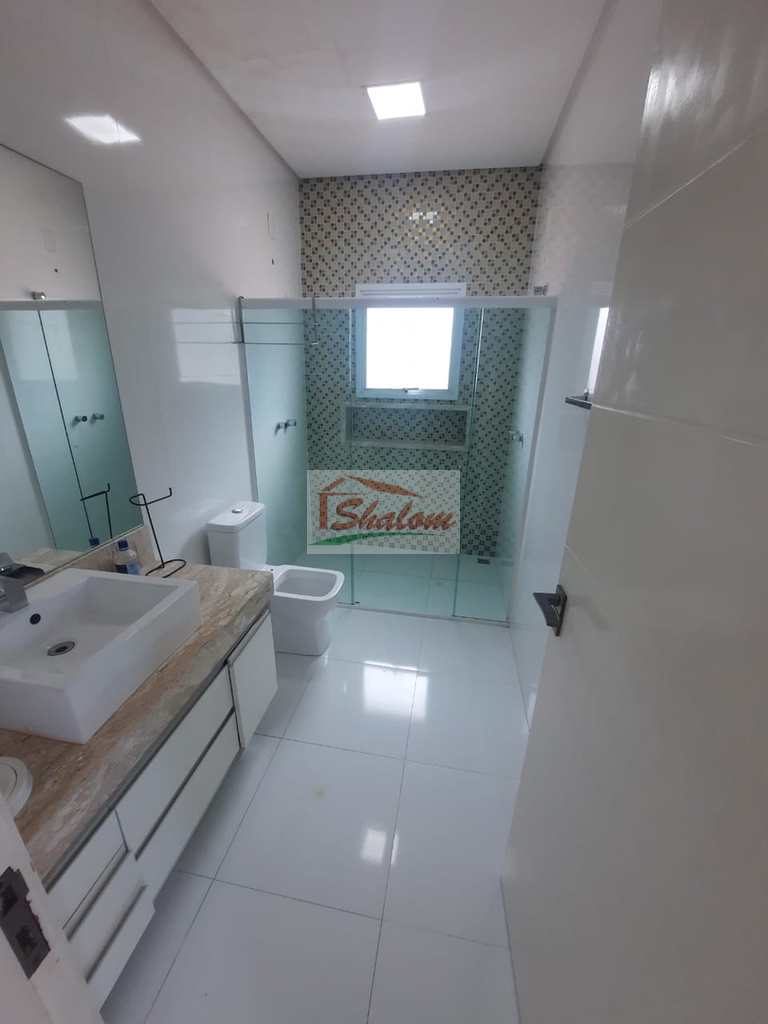 Casa em Caraguatatuba, no bairro Indaiá