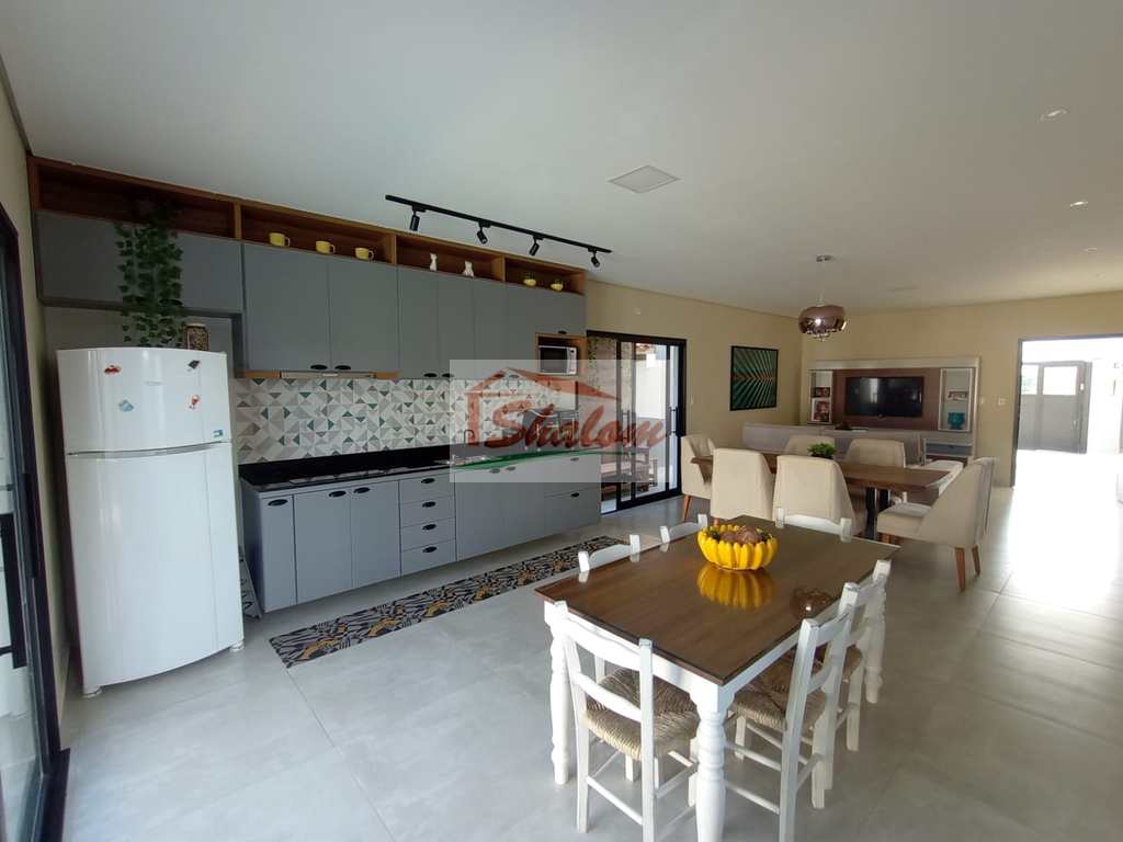 Casa em Caraguatatuba, no bairro Pontal de Santa Marina